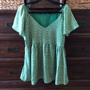 Green Ditsy floral side zip blouse size 1x
